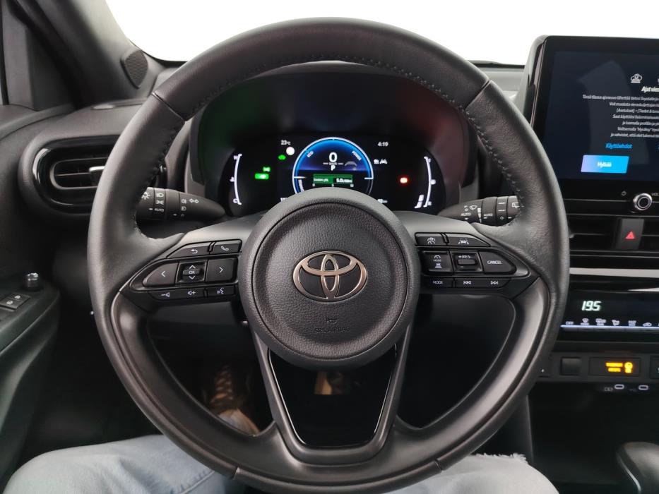 TOYOTA Yaris Cross 2025