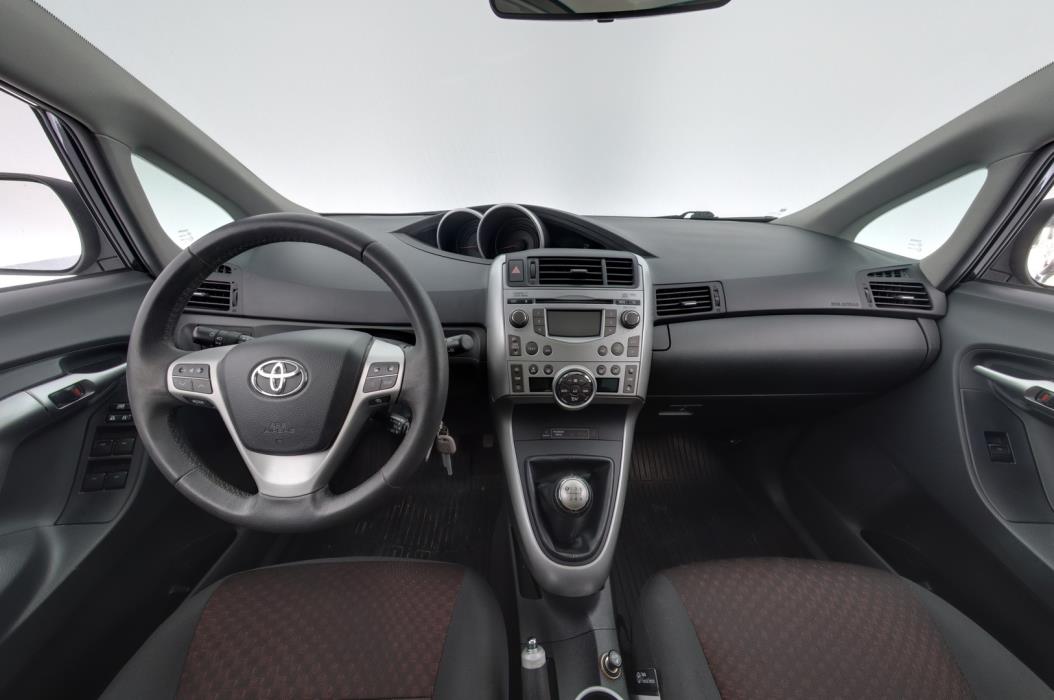 TOYOTA Verso 2011