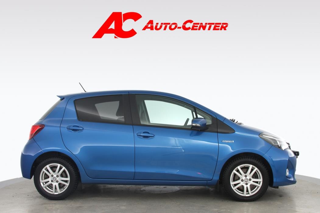 TOYOTA Yaris 2015