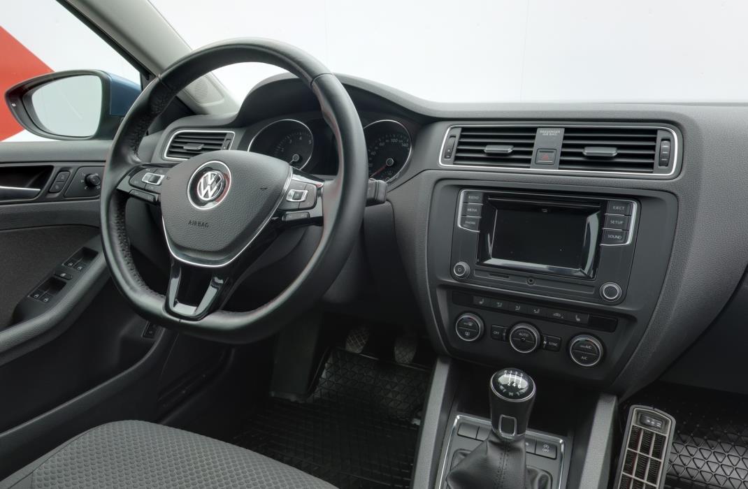 VOLKSWAGEN Jetta 2017