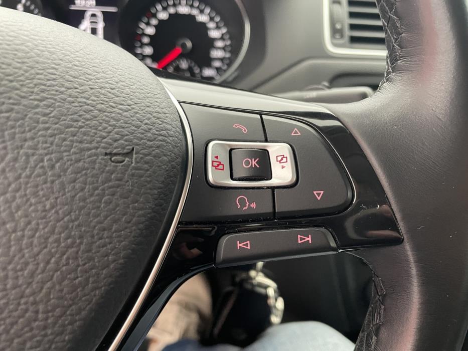 VOLKSWAGEN Jetta 2017