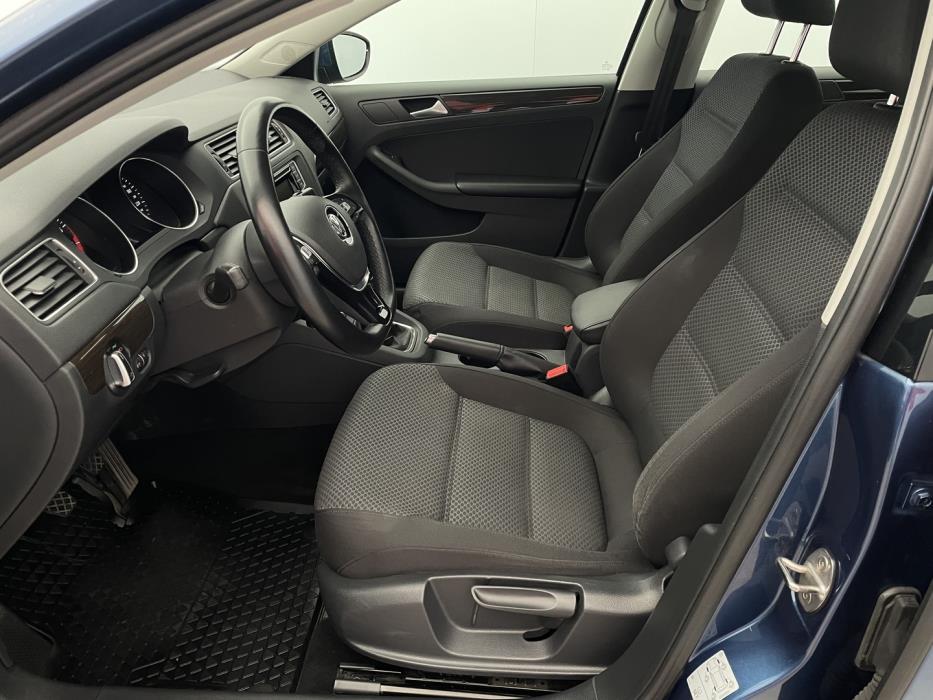 VOLKSWAGEN Jetta 2017