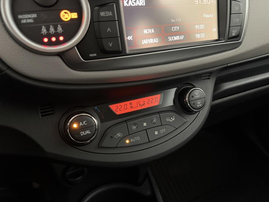TOYOTA Yaris 2012
