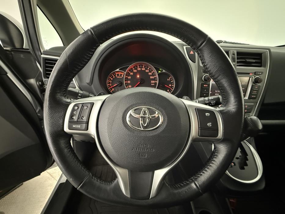 TOYOTA Verso-S 2012