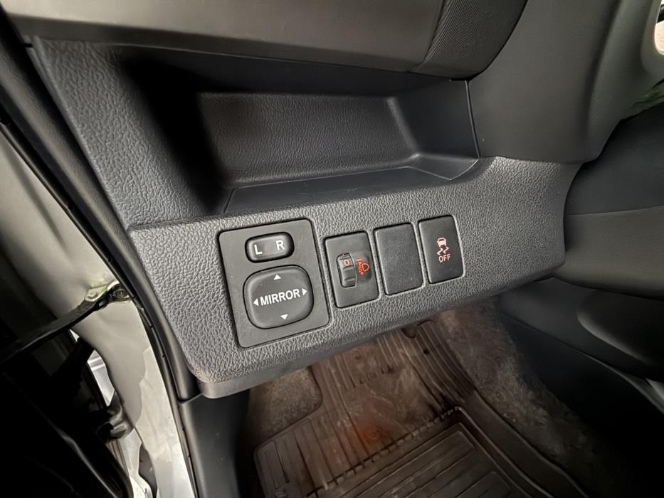 TOYOTA Verso-S 2012