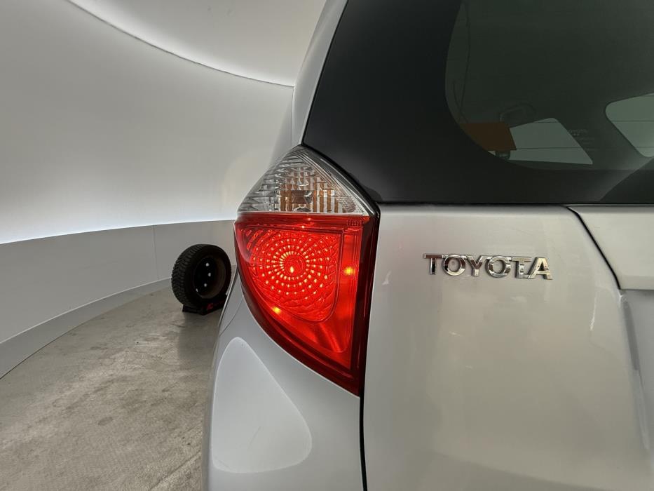TOYOTA Verso-S 2012