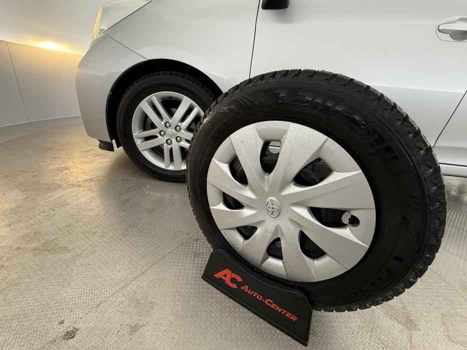 TOYOTA Verso-S 2012