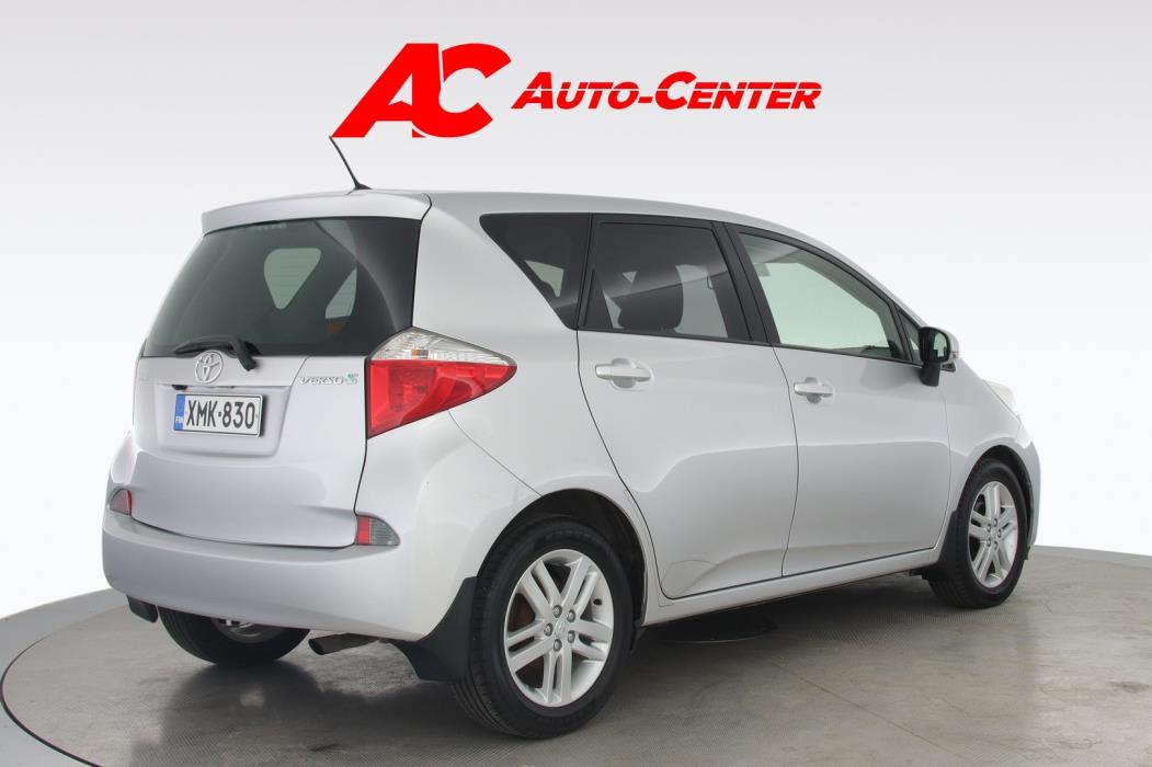 TOYOTA Verso-S 2012
