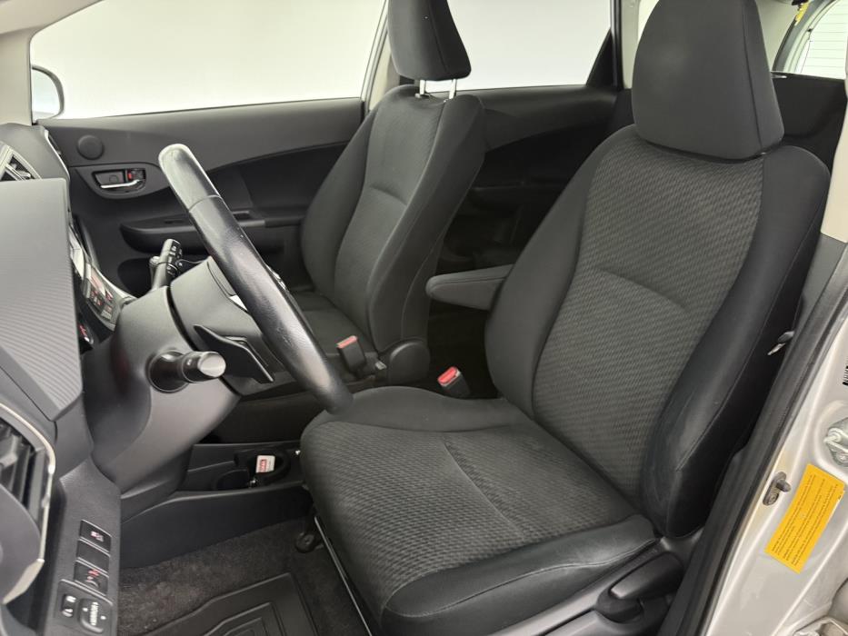 TOYOTA Verso-S 2012