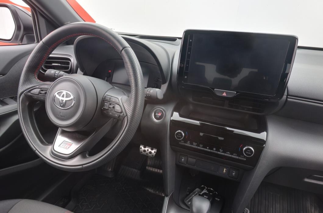 TOYOTA Yaris Cross 2024