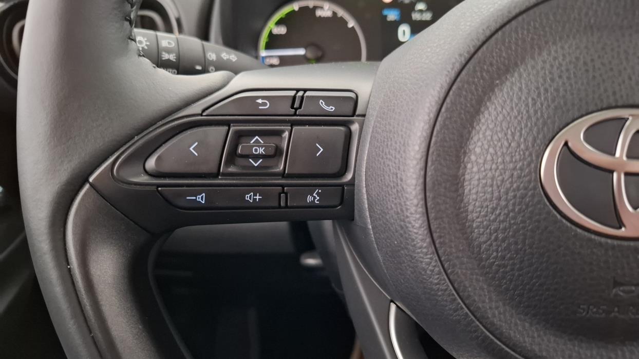 TOYOTA Yaris 2024