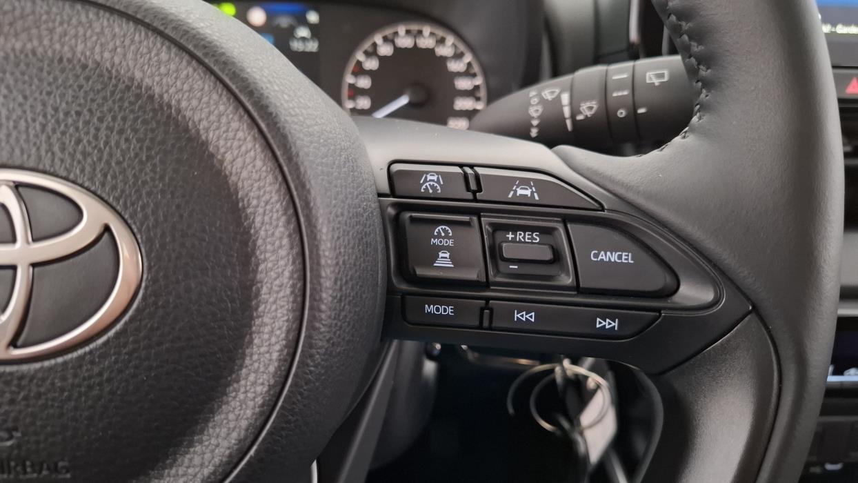 TOYOTA Yaris 2024