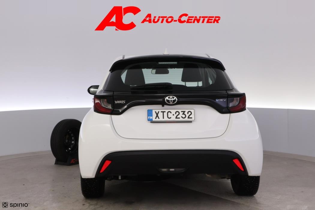 TOYOTA Yaris 2024