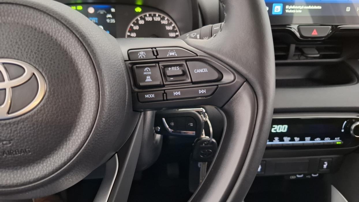 TOYOTA Yaris 2024