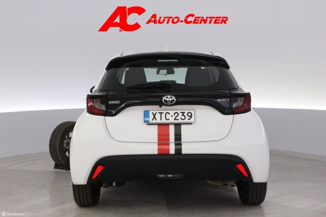 TOYOTA Yaris 2024