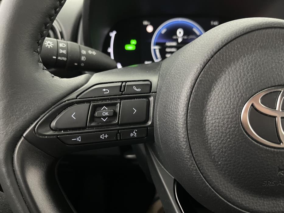 TOYOTA Yaris Cross 2025