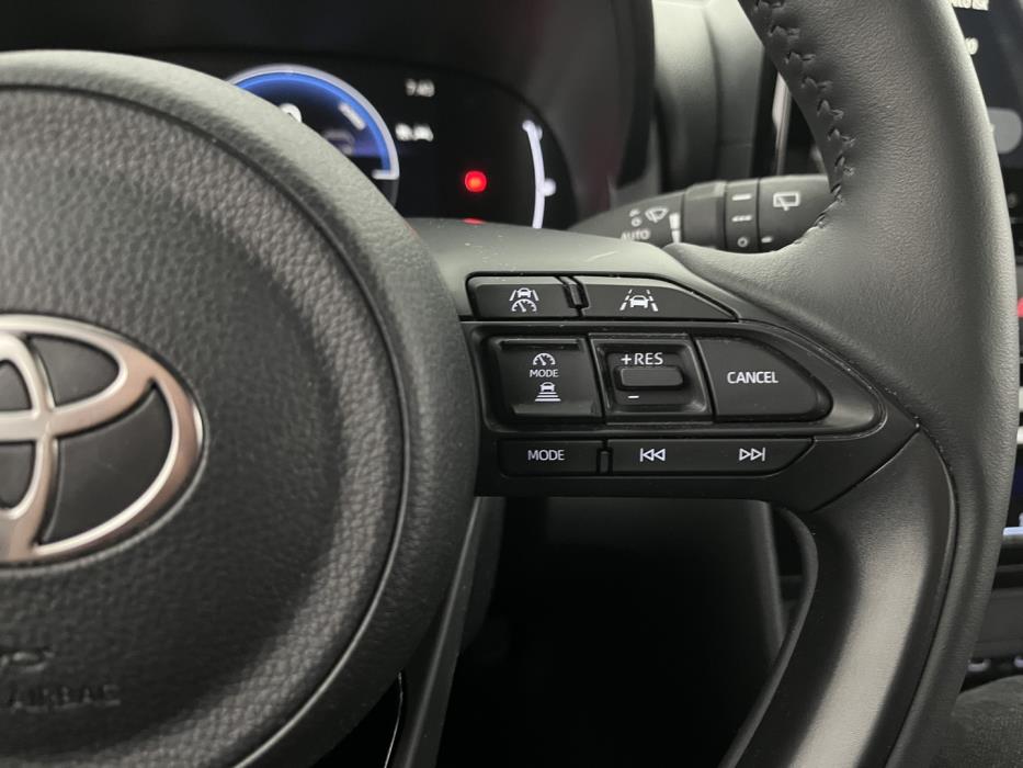 TOYOTA Yaris Cross 2025