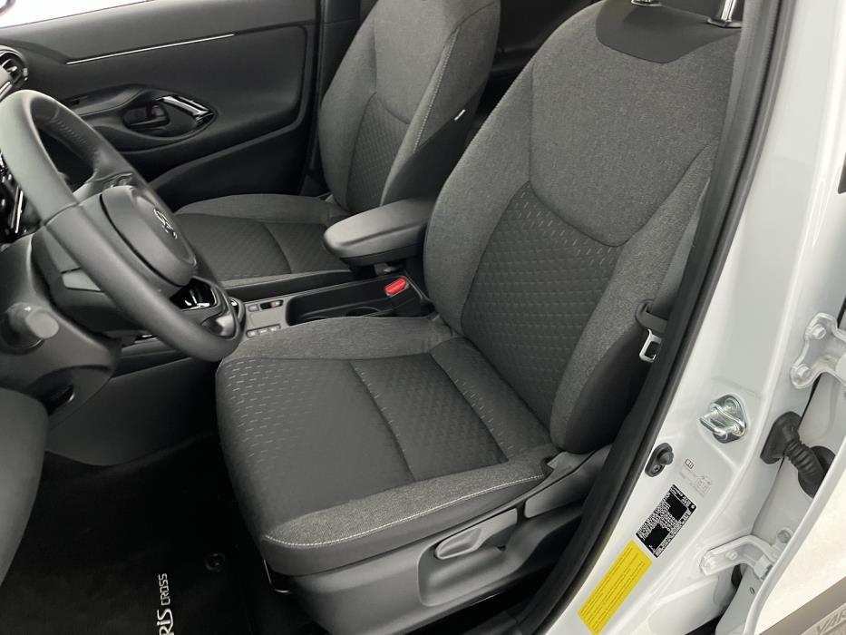 TOYOTA Yaris Cross 2025