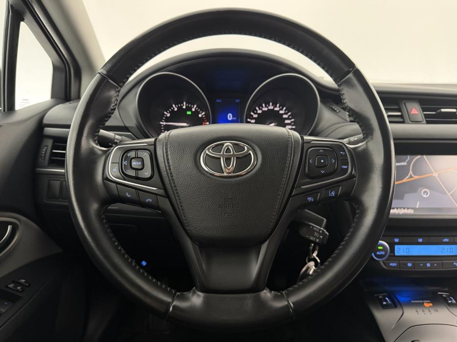 TOYOTA Avensis 2016