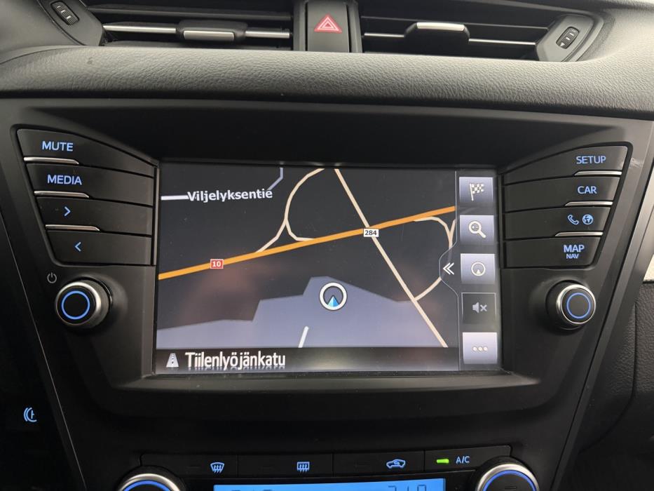 TOYOTA Avensis 2016
