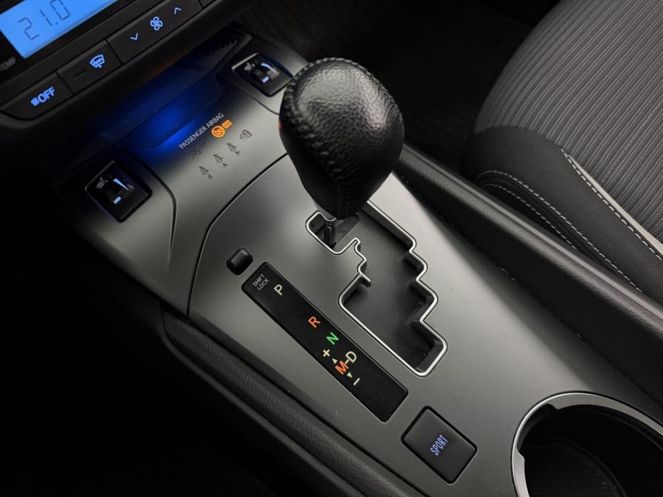TOYOTA Avensis 2016