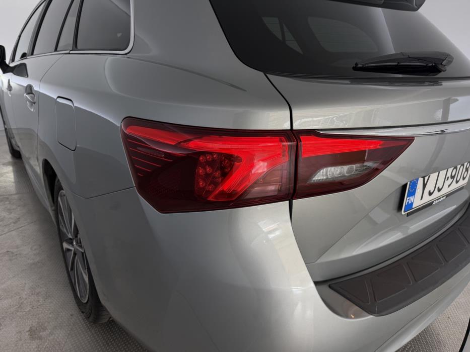 TOYOTA Avensis 2016