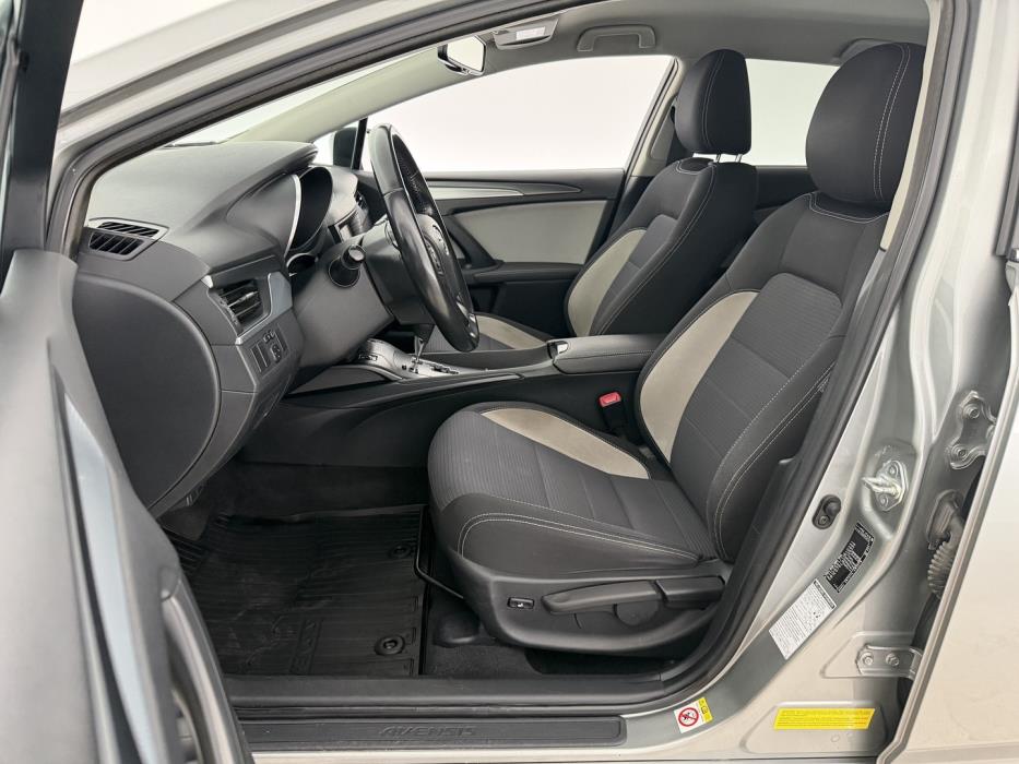 TOYOTA Avensis 2016
