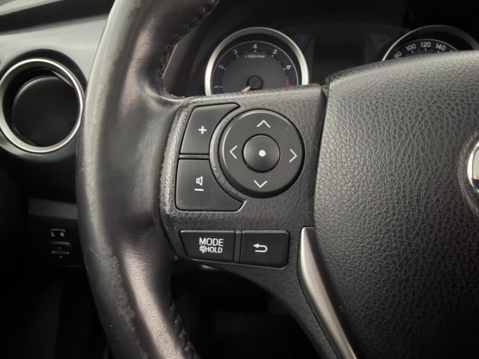 TOYOTA Auris 2013