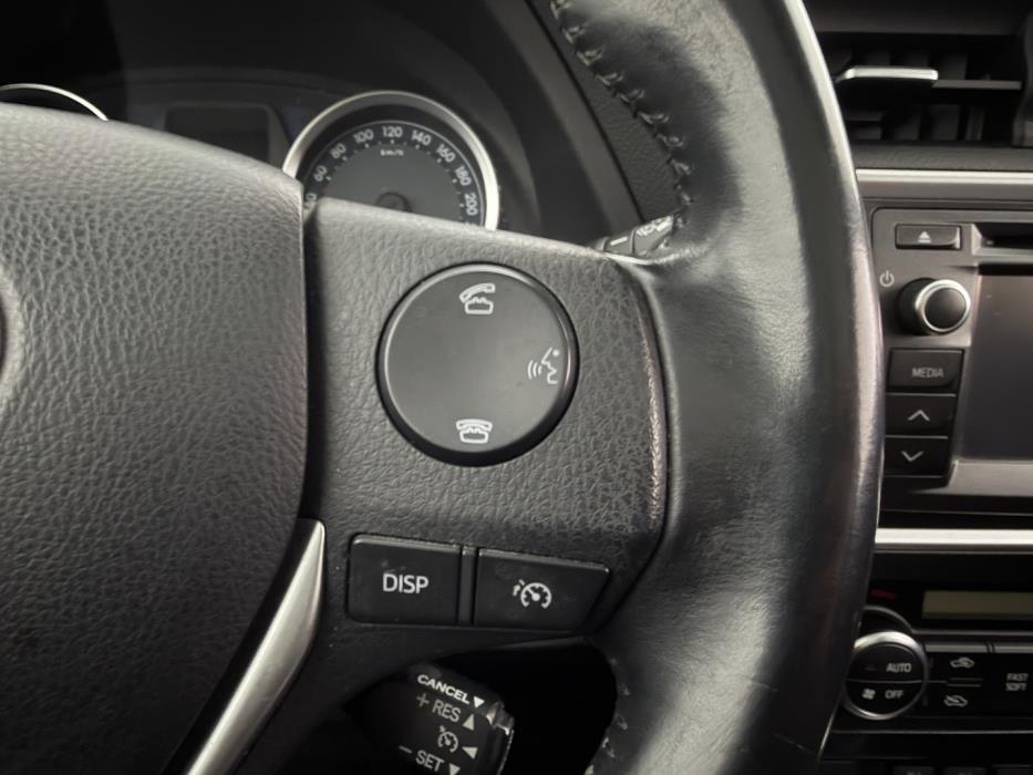 TOYOTA Auris 2013