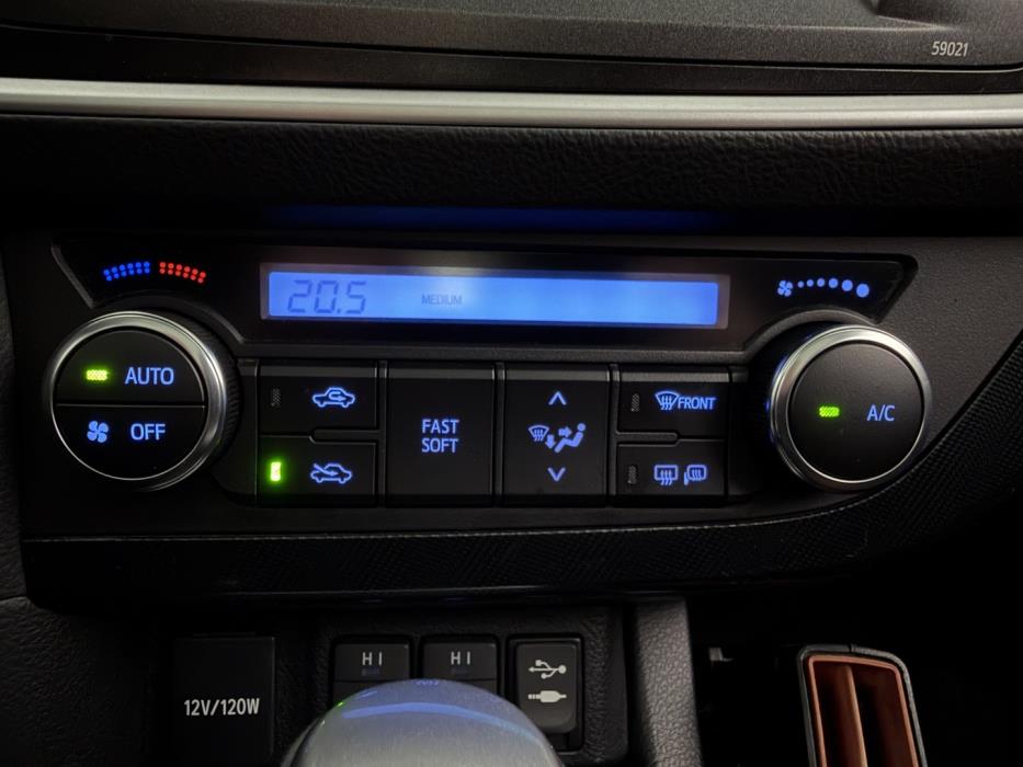 TOYOTA Auris 2013