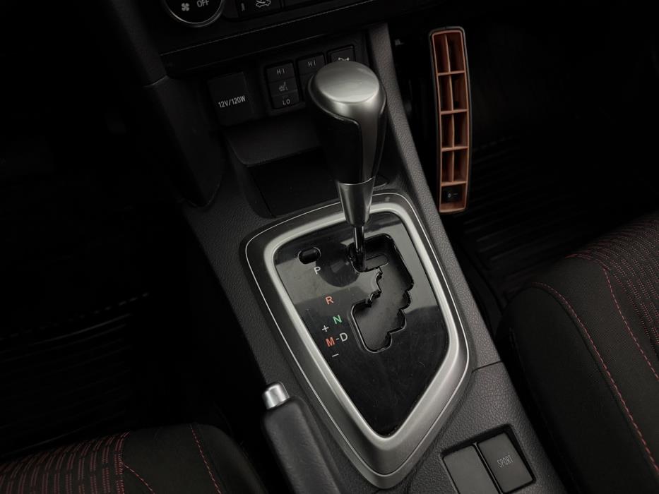 TOYOTA Auris 2013