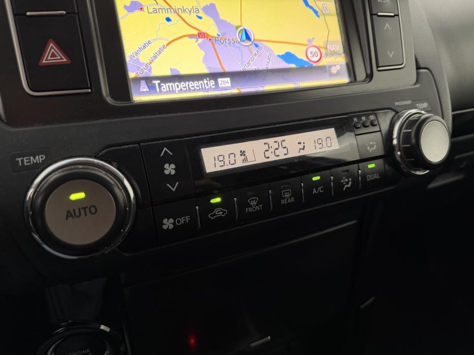 TOYOTA Land Cruiser 2014