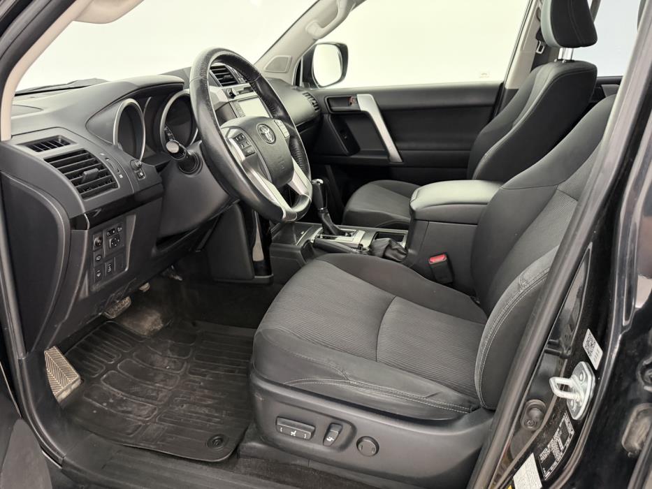TOYOTA Land Cruiser 2014