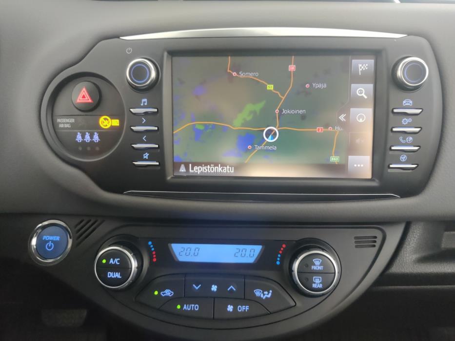 TOYOTA Yaris 2018