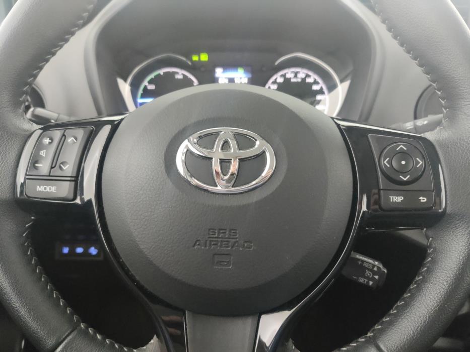 TOYOTA Yaris 2018