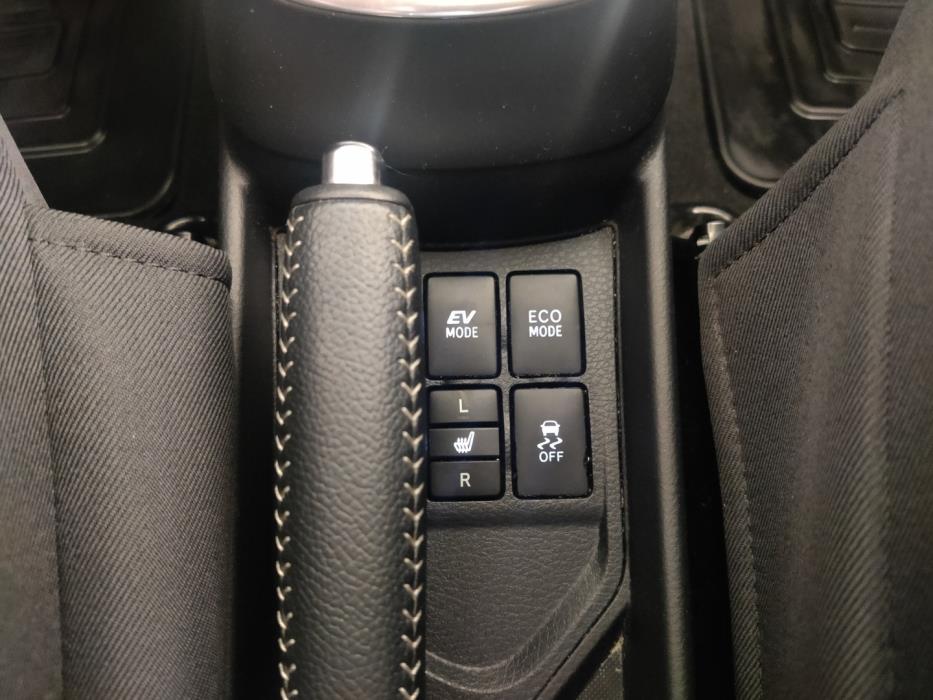 TOYOTA Yaris 2018