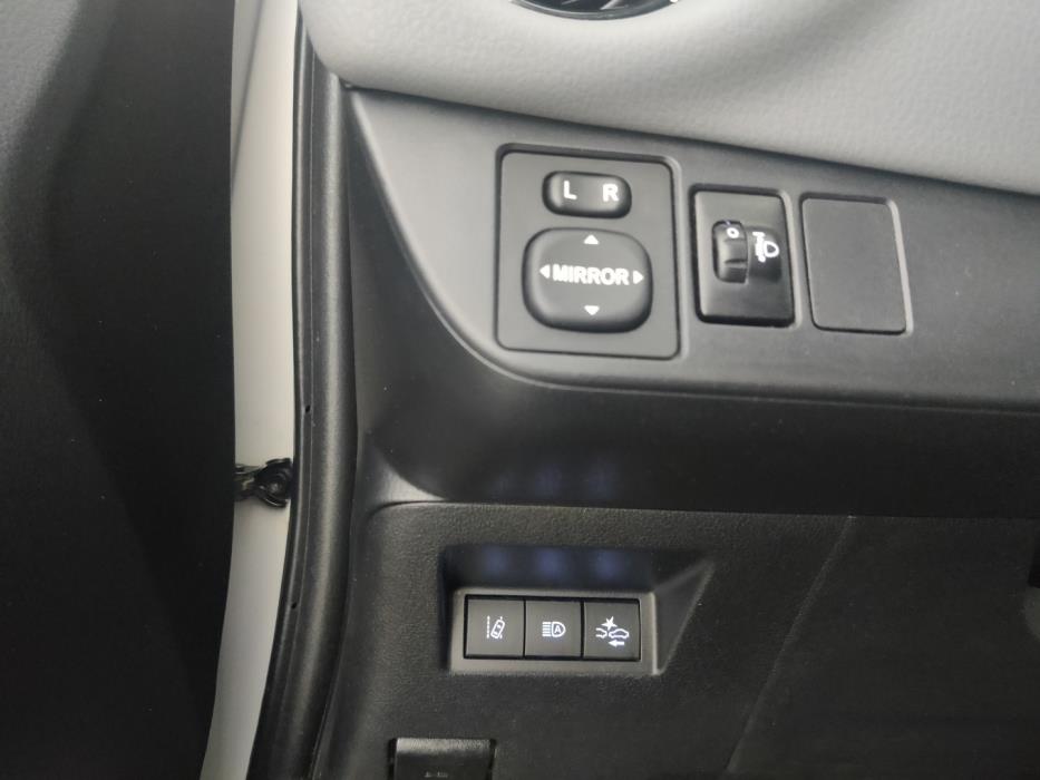 TOYOTA Yaris 2018
