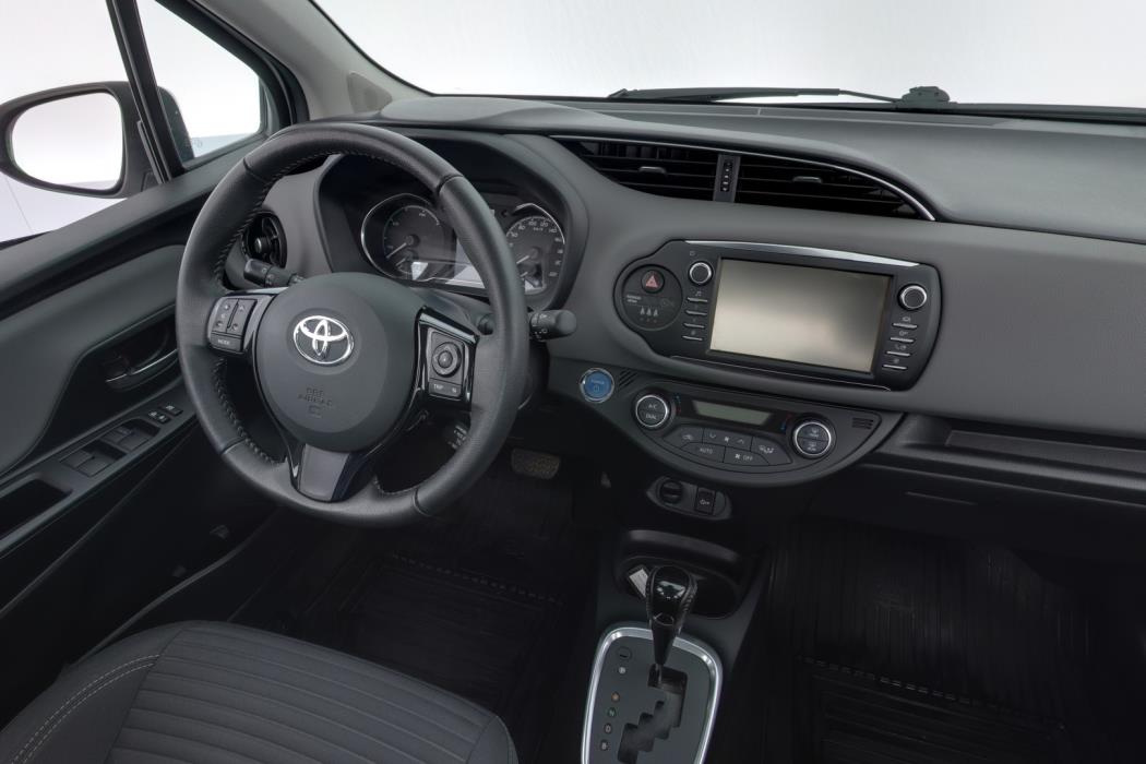 TOYOTA Yaris 2018