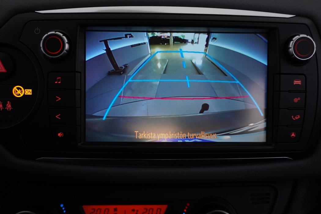 TOYOTA Yaris 2015