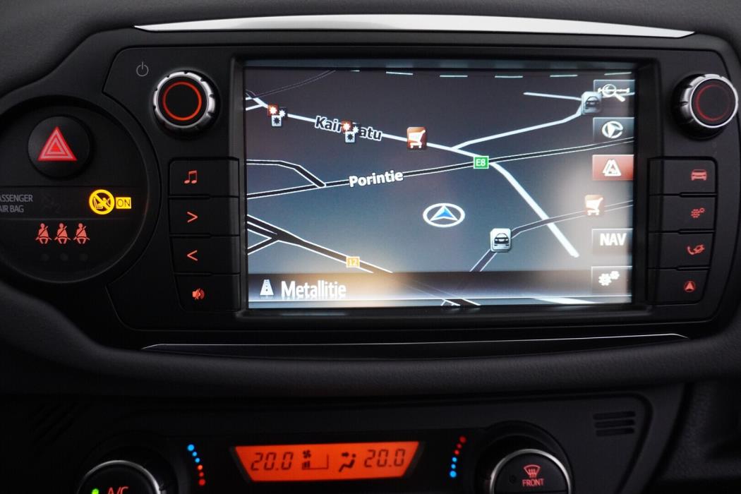 TOYOTA Yaris 2015