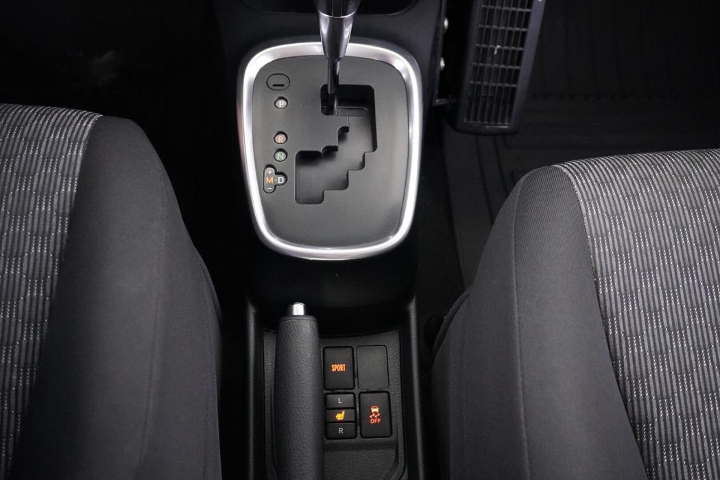 TOYOTA Yaris 2015