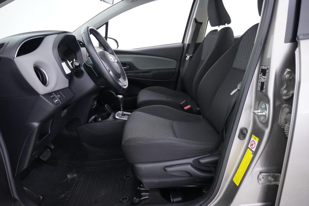 TOYOTA Yaris 2015