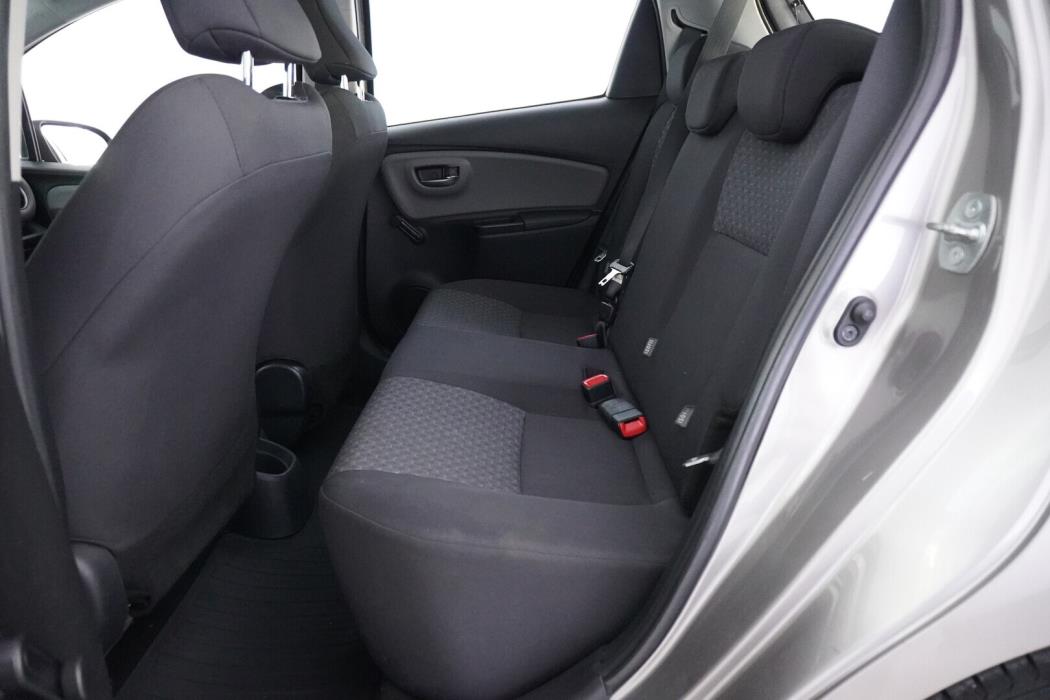 TOYOTA Yaris 2015