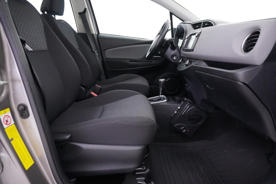TOYOTA Yaris 2015