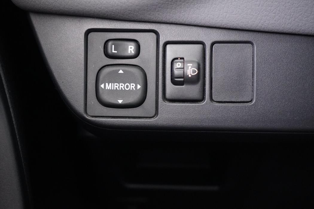 TOYOTA Yaris 2015