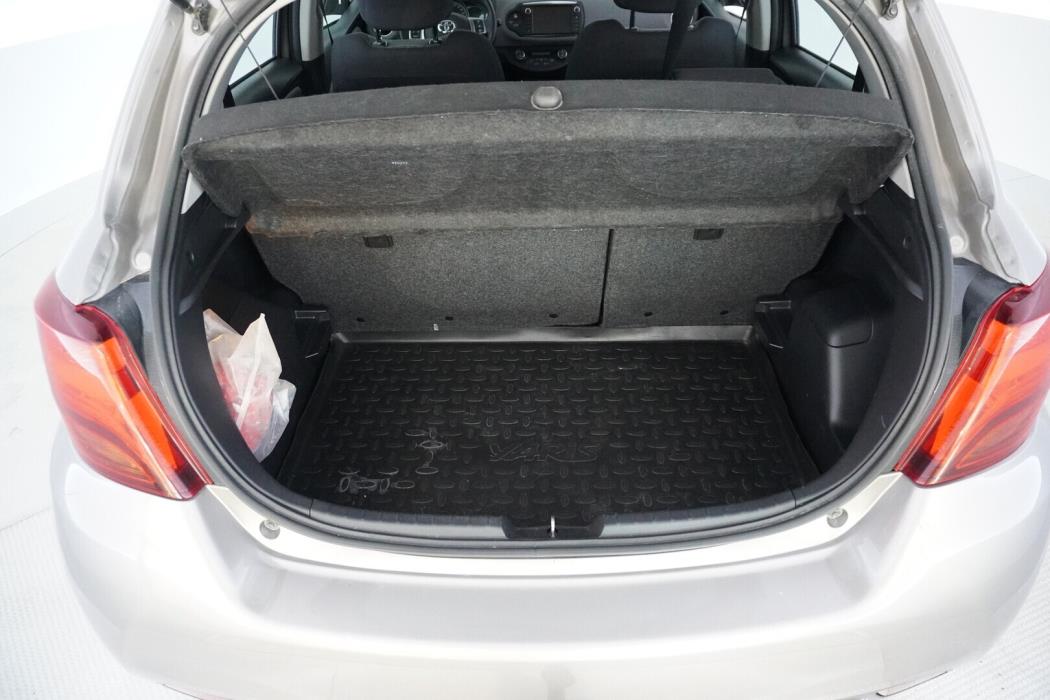 TOYOTA Yaris 2015