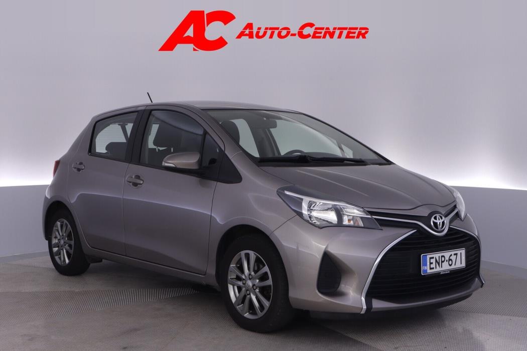 TOYOTA Yaris 2015
