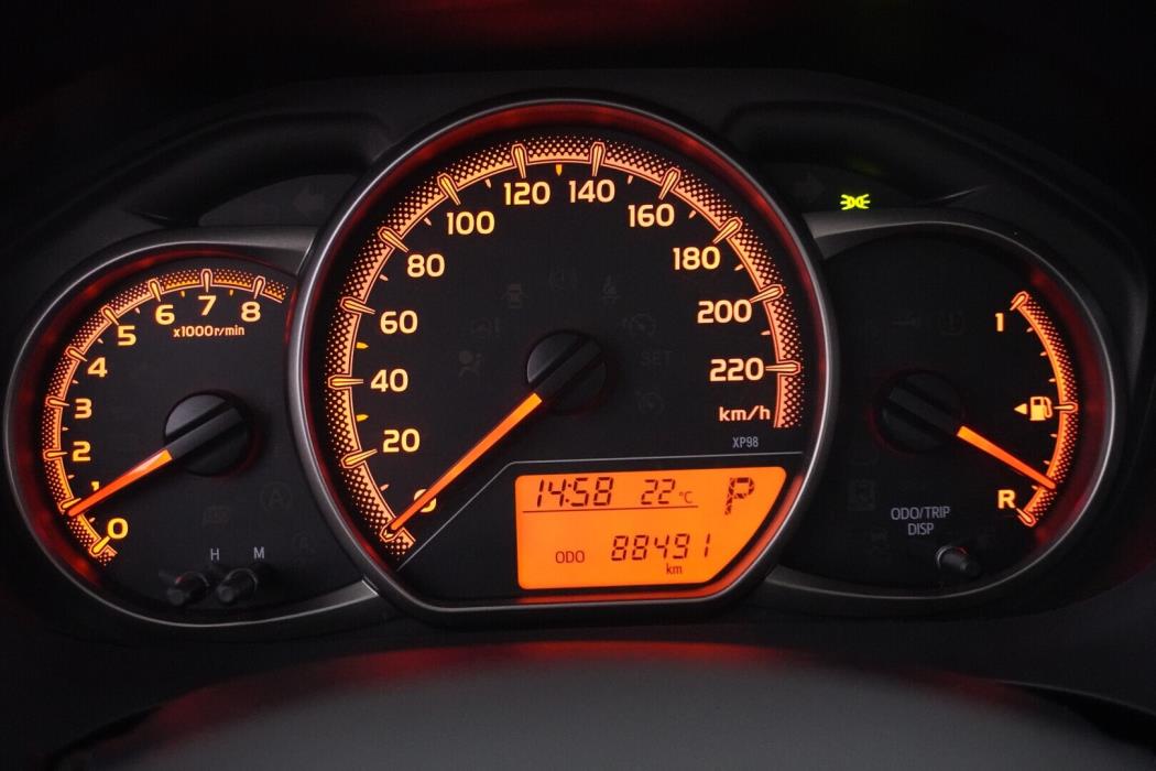 TOYOTA Yaris 2015