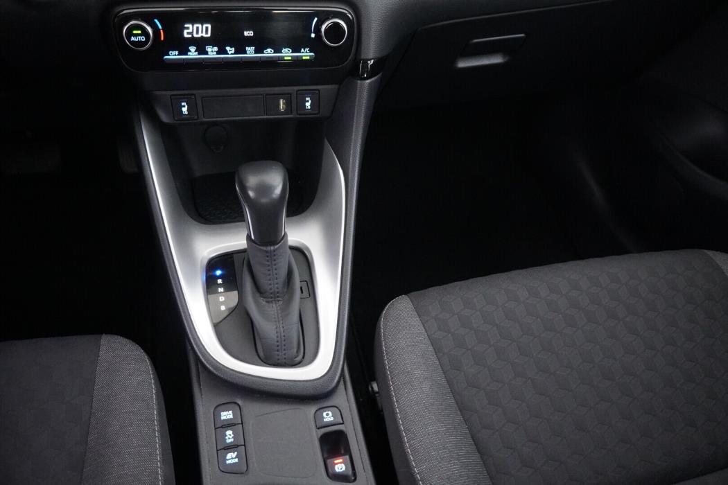 TOYOTA Yaris 2021