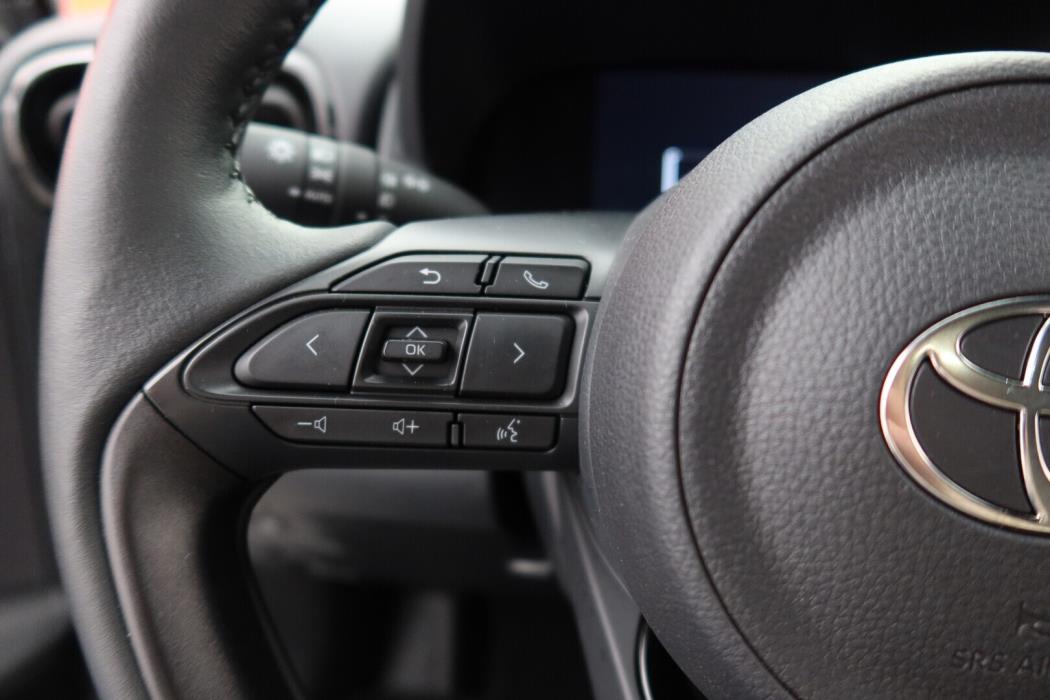 TOYOTA Yaris Cross 2025